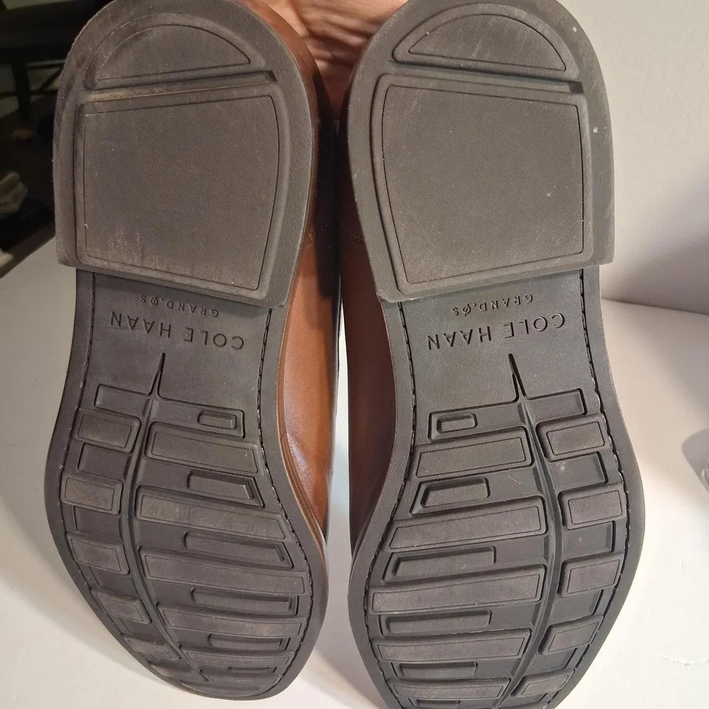 Mens brown leather loafers slip onCole Haan new condition no flaws